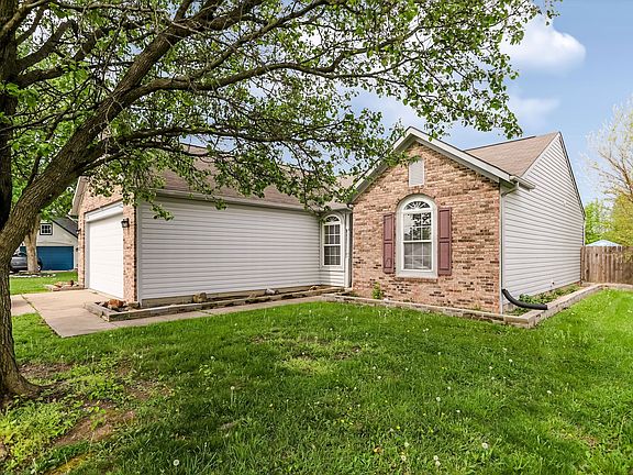 3rd image of 988 Canary Creek Dr