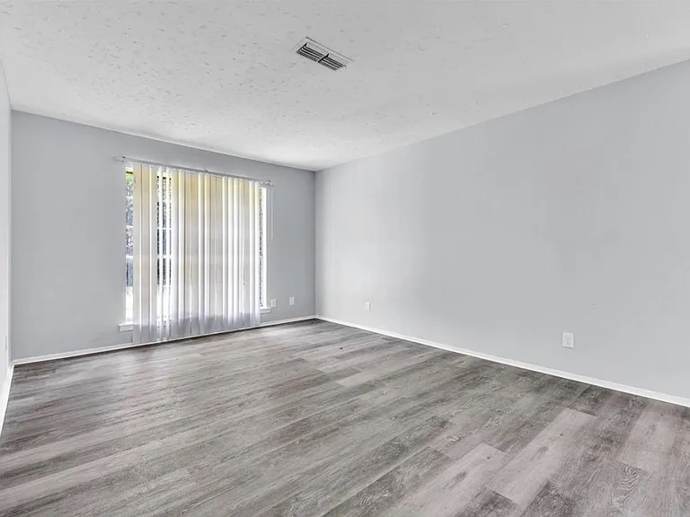 701 Southlawn Dr — Photo 8