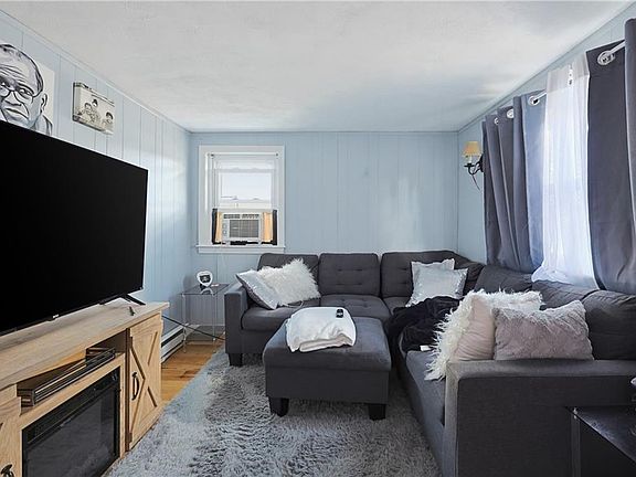 2nd image of 47 Sibyl St