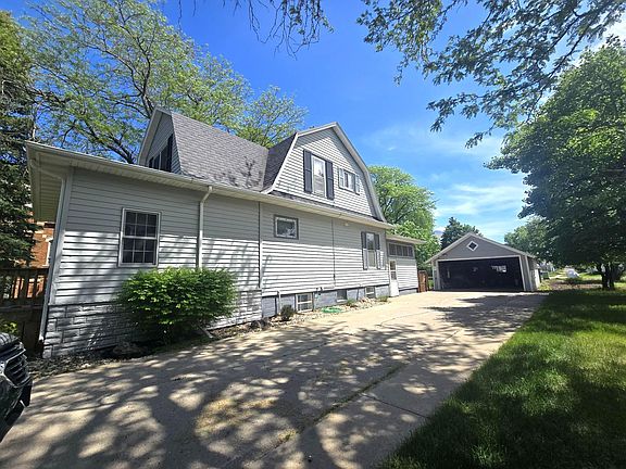 2nd image of 210 W 4th St