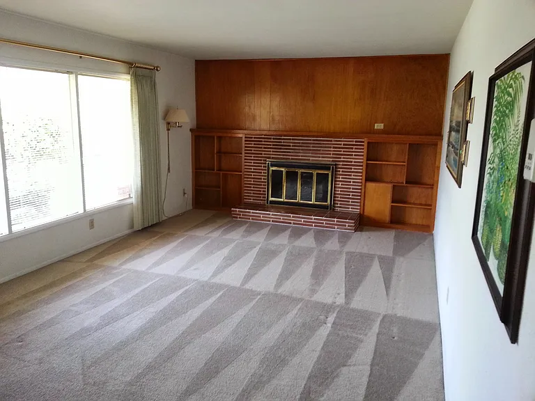2125 Tyler St — Photo 17