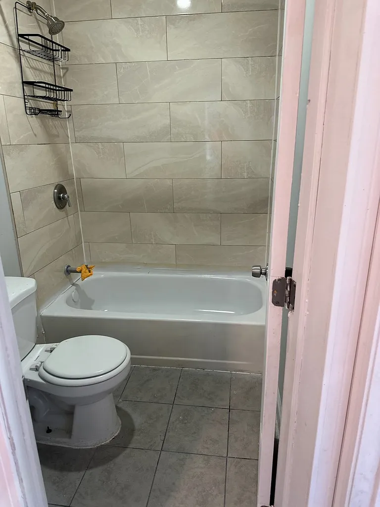 4-Bedroom Apartment with In-Unit Laundry in Waterbury — Photo 3