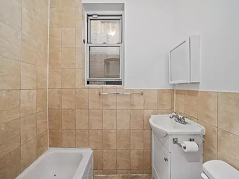 202 Hull St #1 — Photo 6