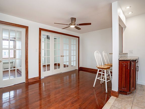 4th image of 2060 33rd St #2
