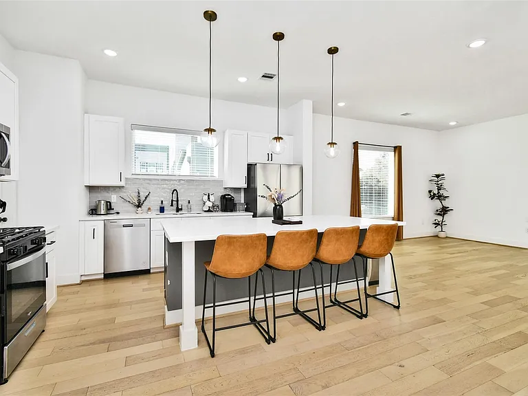 208 N York St #B — Photo 8