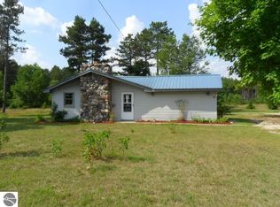 9148 W 30th Rd, Harrietta, MI 49638