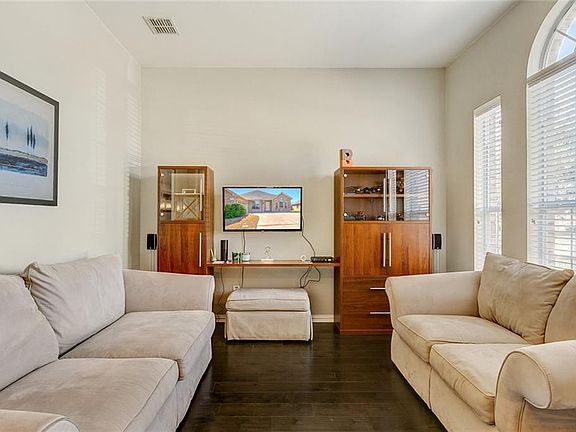 5th image of 1011 Fair Oaks Dr