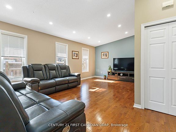 3rd image of 256 White Sands Dr