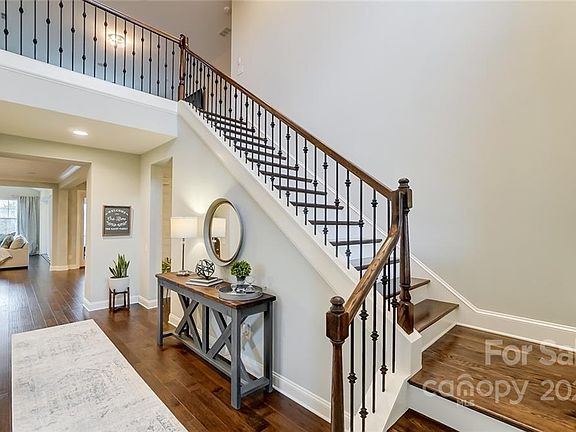 3rd image of 8704 Deakin Ct