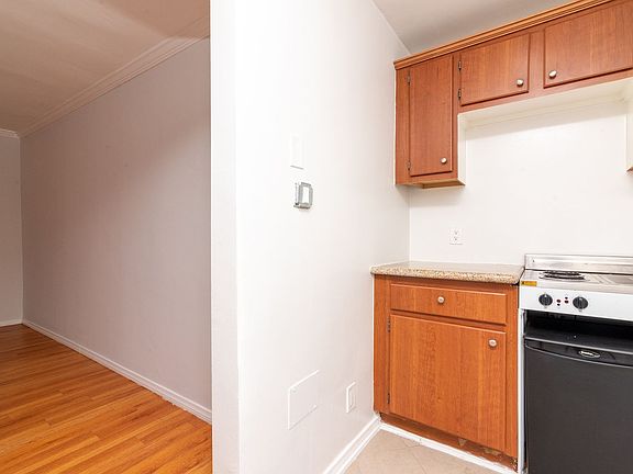 4th image of 1849 Beloit Ave APT 2