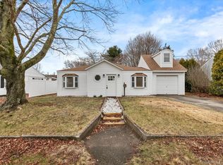 24 Woodlawn Ave, Waterford, CT 06385