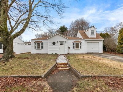 24 Woodlawn Avenue, Waterford, CT, 06385
