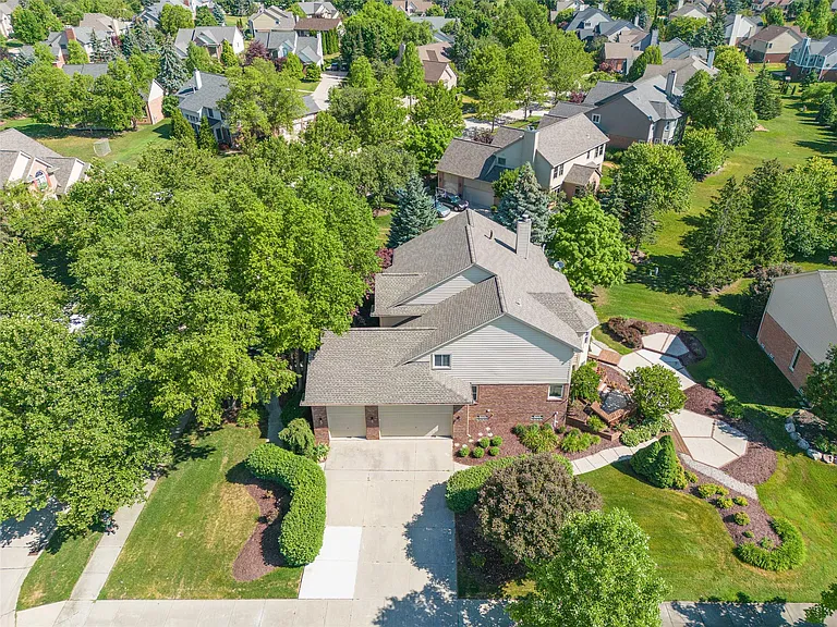 24084 Westmont Dr — Photo 48