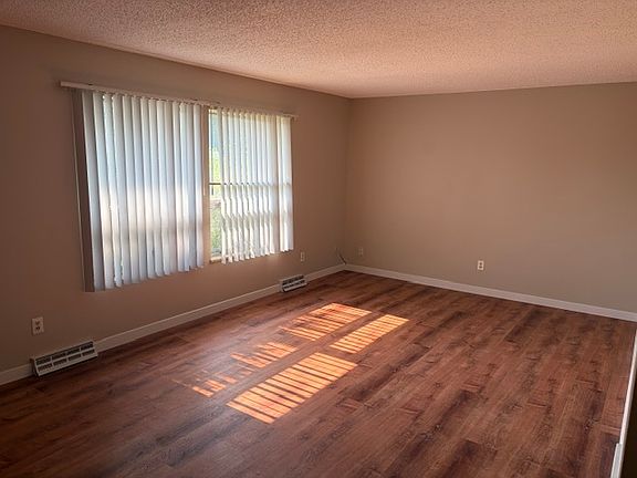 Picture 2 of Front/Living Room