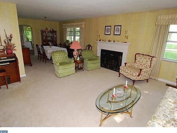 3rd image of 42 N Walnut St