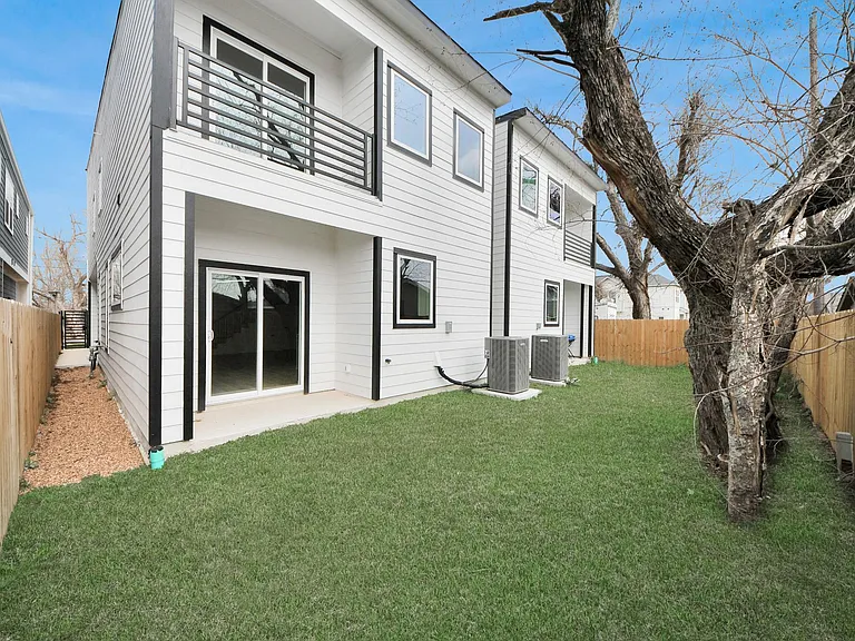 3524 Rebecca St — Photo 41
