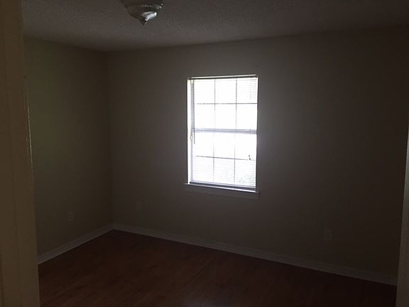 5th image of 542 S Railroad St