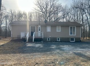 160 Gap View Cir, Bushkill, PA 18324
