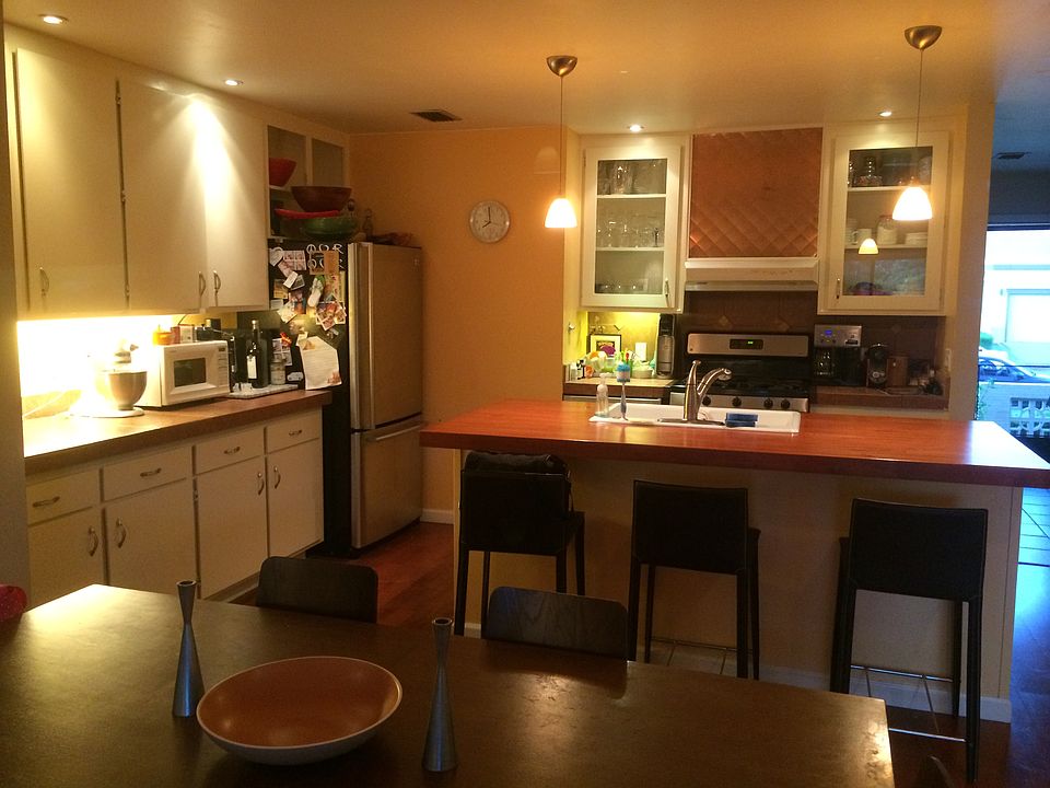 2nd image of 139 Vineyard Cir