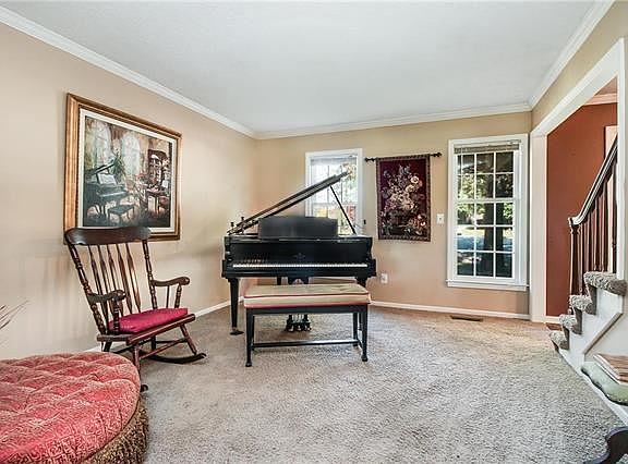 4th image of 3902 NE Woodridge Dr