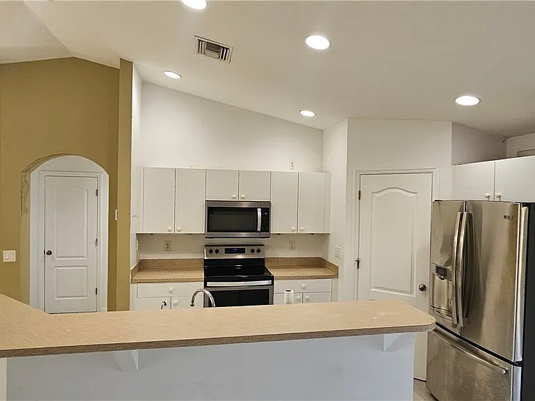 815 Porter St E — Photo 6