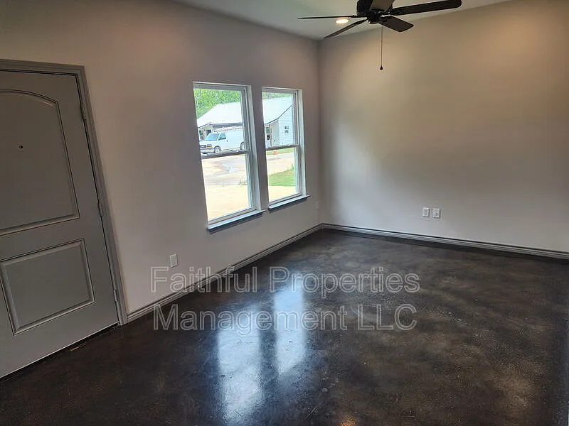 2 bed, 1.0 bath, $1,250 — Photo 4