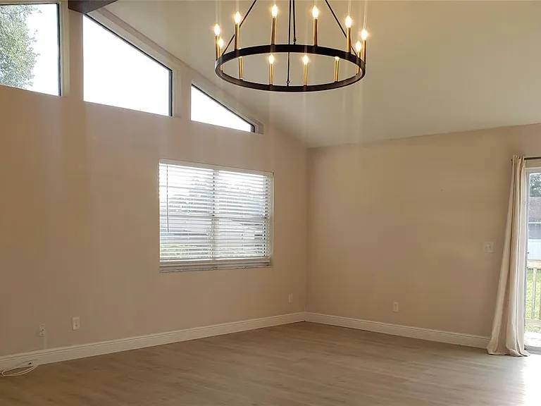 404 King Louis Ct — Photo 13