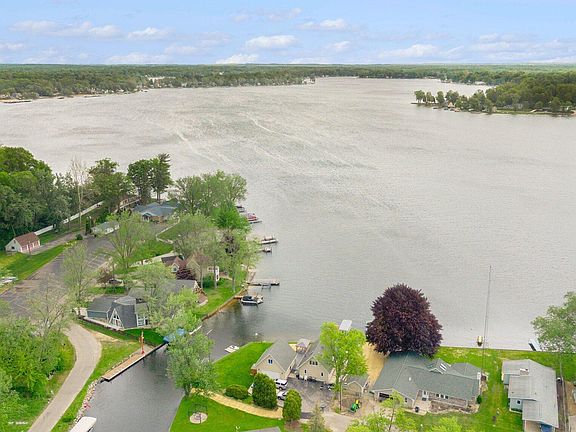 3rd image of 5005 Shoreview Dr