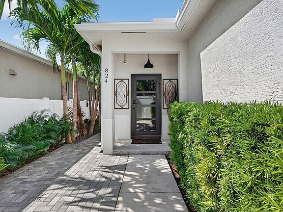 4th image of 824 NE 14th Court