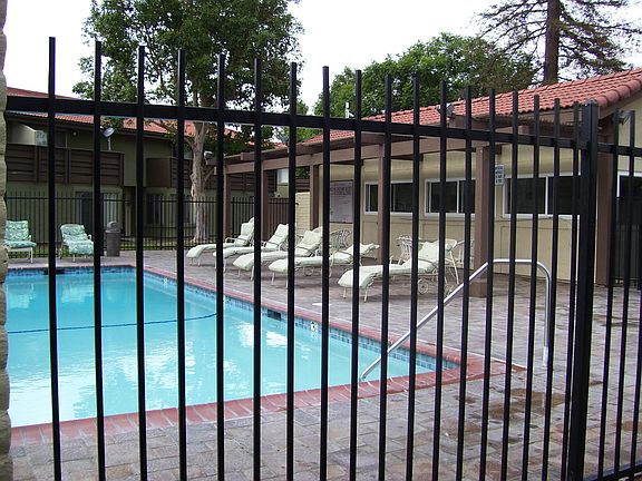 4th image of 615 Fredricks Ave Unit 124