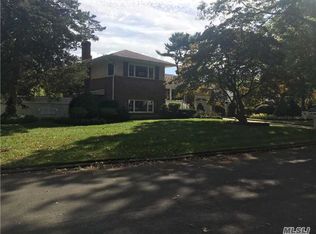 3 Ulster Ct, Commack, NY 11725