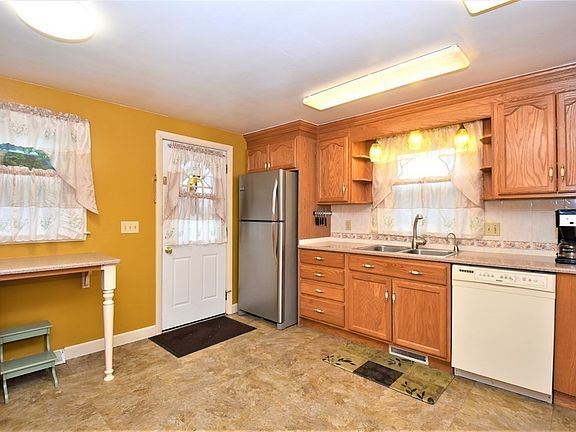 5th image of 59 Hosmer St