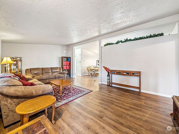 5th image of 22231 Cedarview Drive E