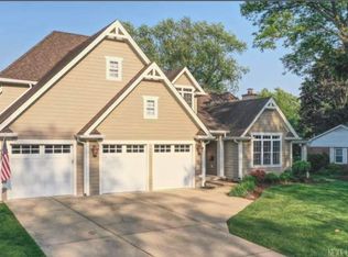 325 N Pine St, Geneva, IL 60134