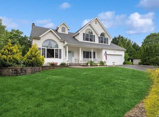 14 Carman Ln, Nesconset, NY 11767