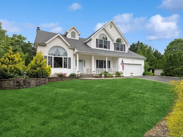 14 Carman Lane, Nesconset, NY 11767