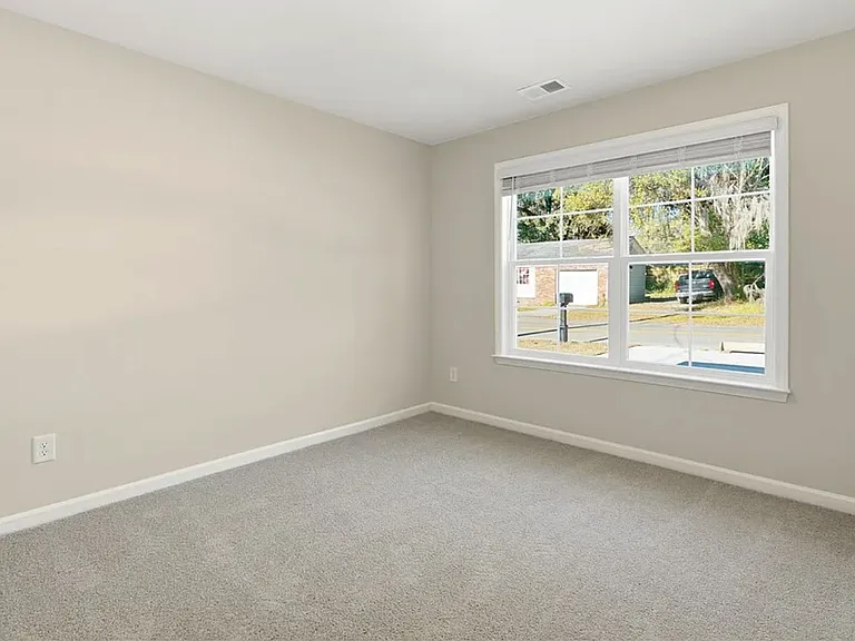 7 Iola St — Photo 14