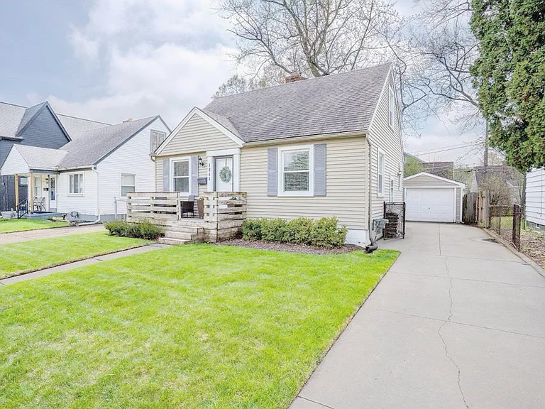 1844 Haynes St — Photo 3