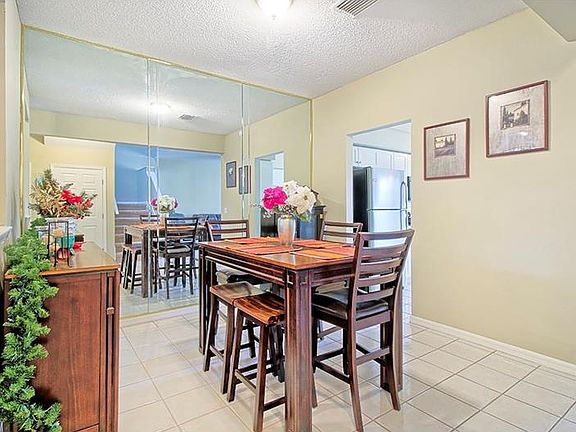 4th image of 2525 W Brook Ln