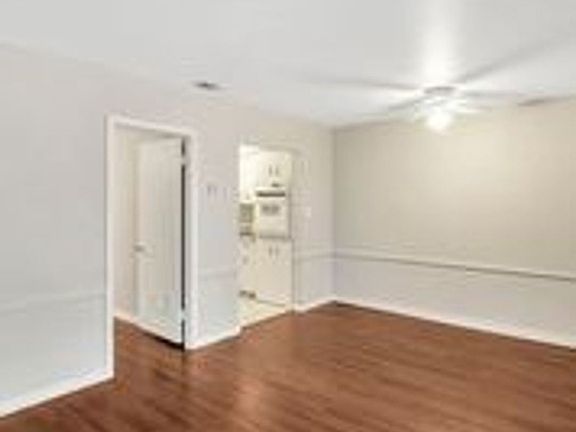 4th image of 144 E Davis Blvd #3