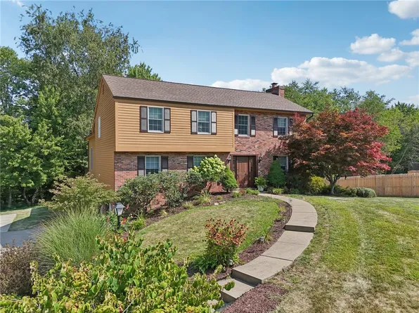 39 Canter Dr, Sewickley, PA 15143