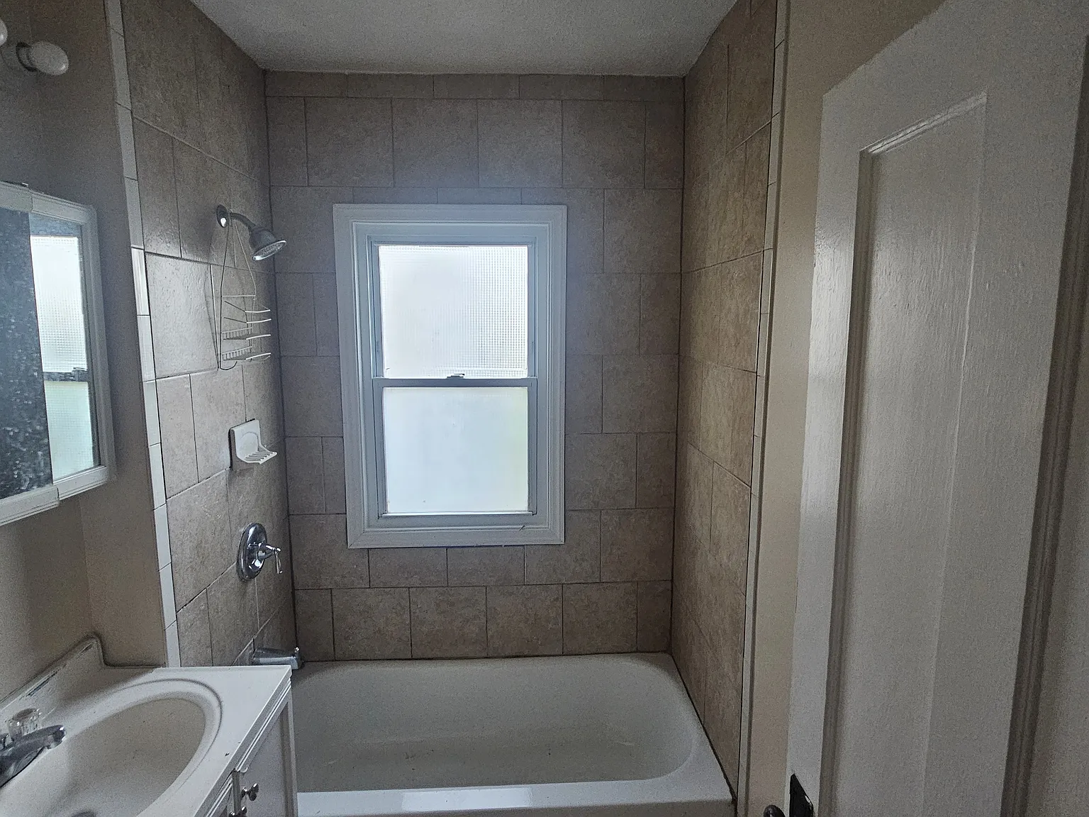 2 bed, 900 sqft, $975 — Photo 1