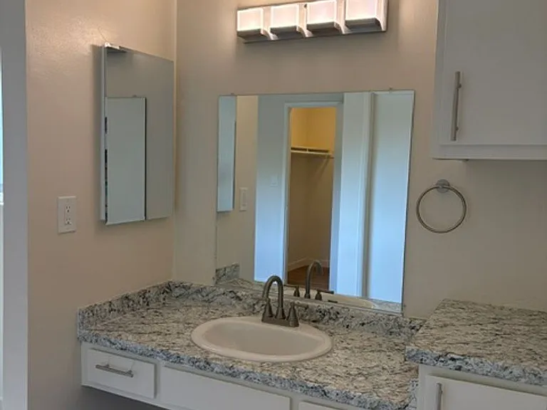1213 Venice Blvd — Photo 14