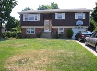 927 11th St, West Babylon, NY 11704