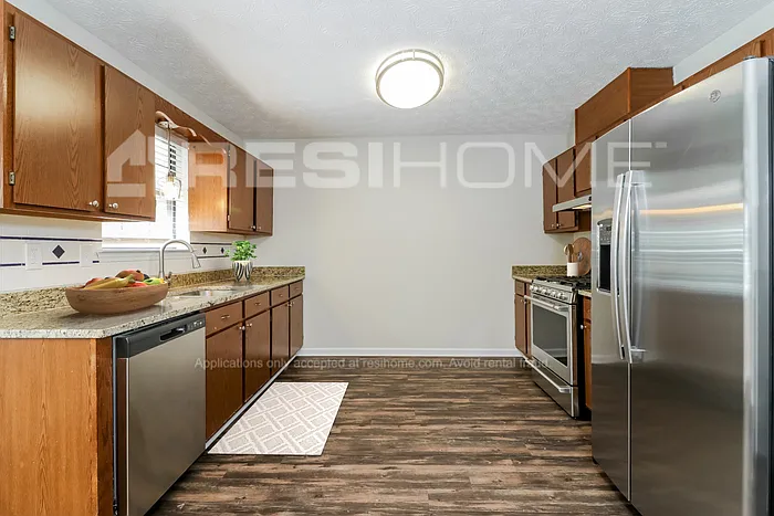 3 bed, 2.0 bath, 1277 sqft, $1,820 — Photo 3