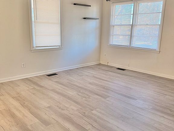 2nd image of 310 Lakeview Dr