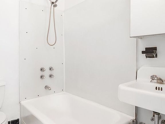 4th image of 313 W 75th St APT 4A