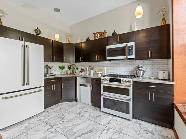 609 Lexington Avenue image 14 of 43