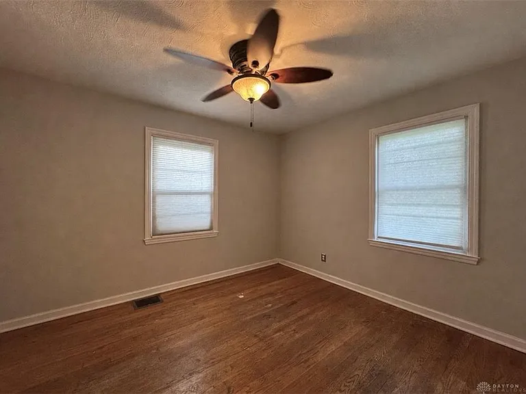 1260 Delaine Ave — Photo 12