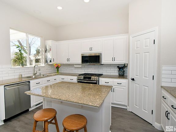 3rd image of 1372 Lublin Dr